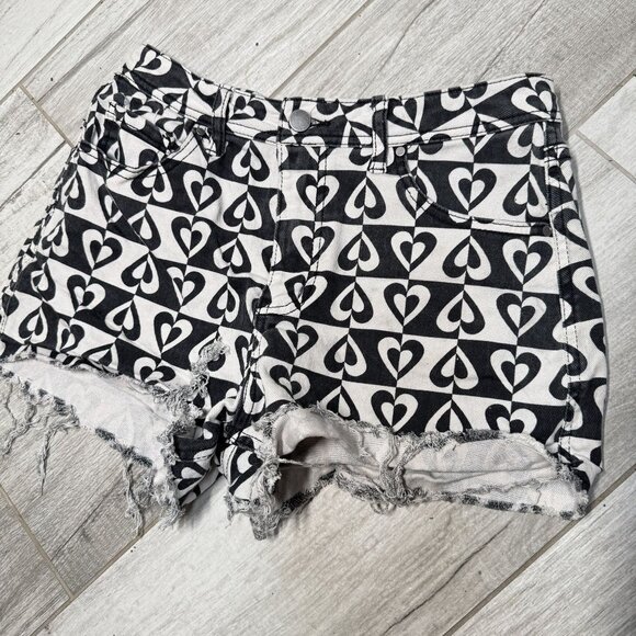 Tinseltown Womens Black & White Heart Patterned‎ Distressed Denim Shorts Size 28 - Picture 1 of 3